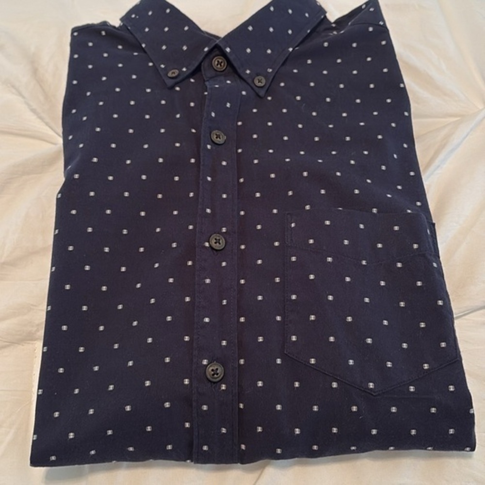 American Eagle long sleeve button down collar M front pocket blue shirt